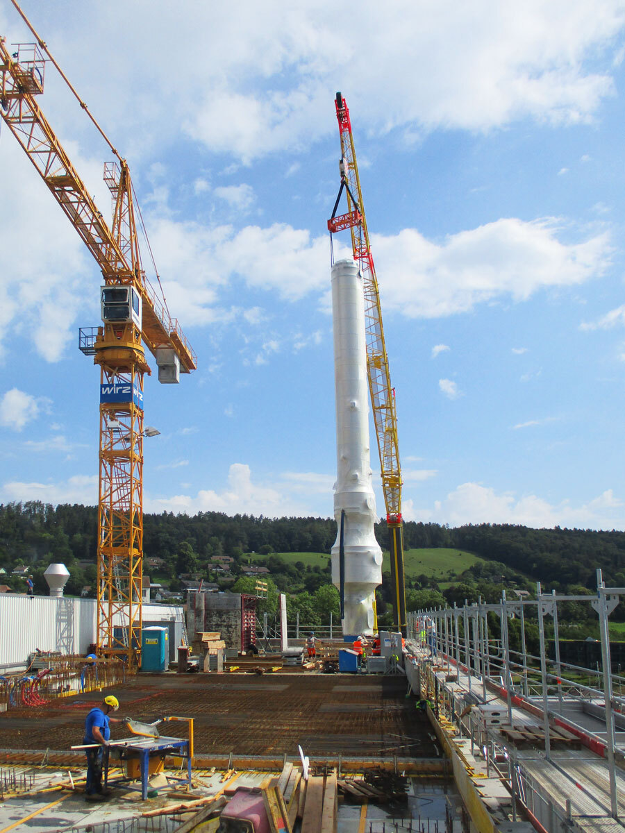 Einbringung Anlage in Produktionshalle bei Neubau